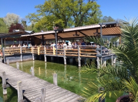 Das Nordbad, ein traumhafter Platz am See zum Essen oder Relaxen. Die tolle Atmosphäre und den Blick auf die Zugspitze kann man förmlich aufsaugen.