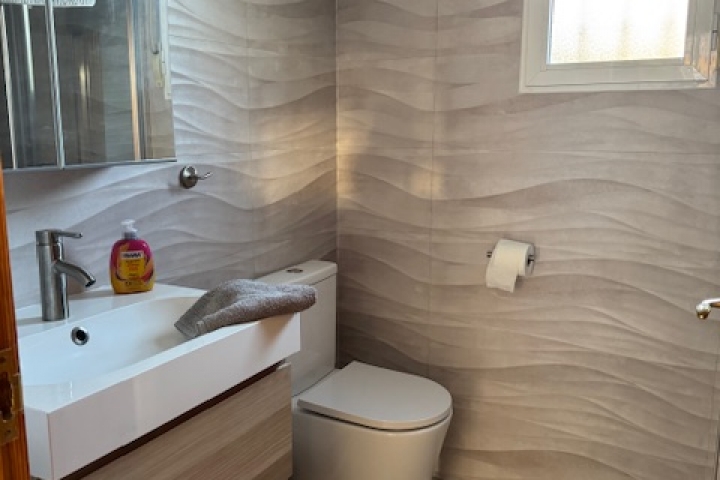 neuwertiges Duschbad