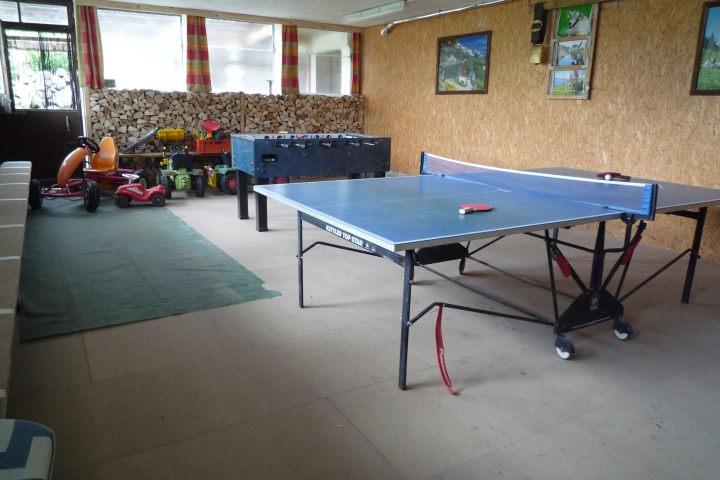 Spielraum mit Tischtennis und Kicker