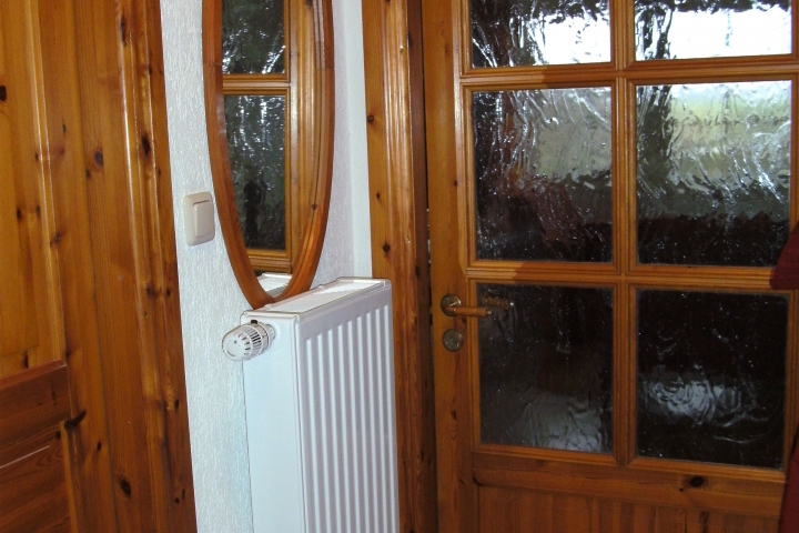 Flur unten mit Garderobe