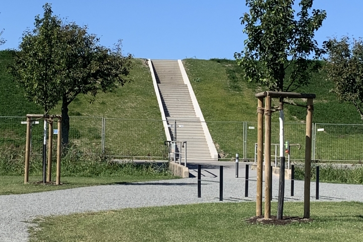 Neuer Deichaufgang, noch nicht freigegeben, erst Febr. 2026