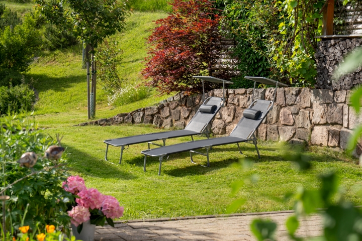 Der Garten lädt zum Entspannen ein
