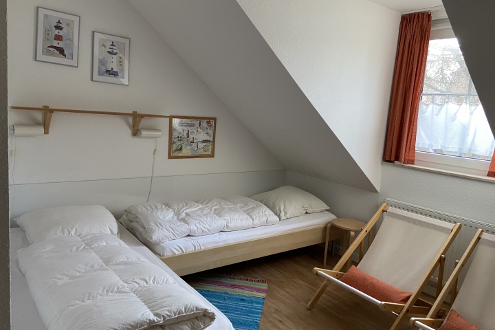Schlafzimmer mit zwei Betten