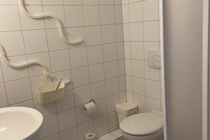 Bad mit Dusche im Obergeschoss