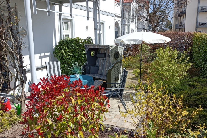 Strandkorb auf der Terrasse