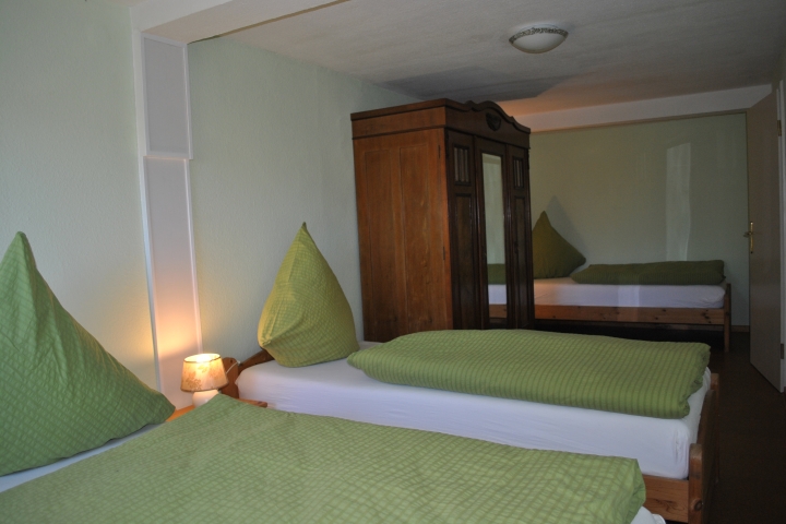 Schlafzimmer mit 3 Einzelbetten