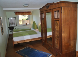 Ein ca. 18 qm großes Schlafzimmer mit 3 Einzelbetten
