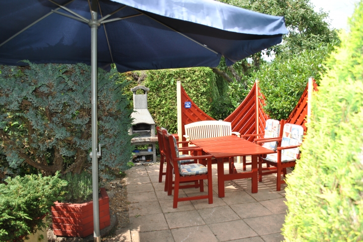 eigene Terrasse mit Grill