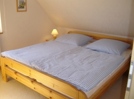 Schlafzimmer 1