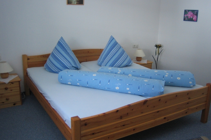 Schlafzimmer 1