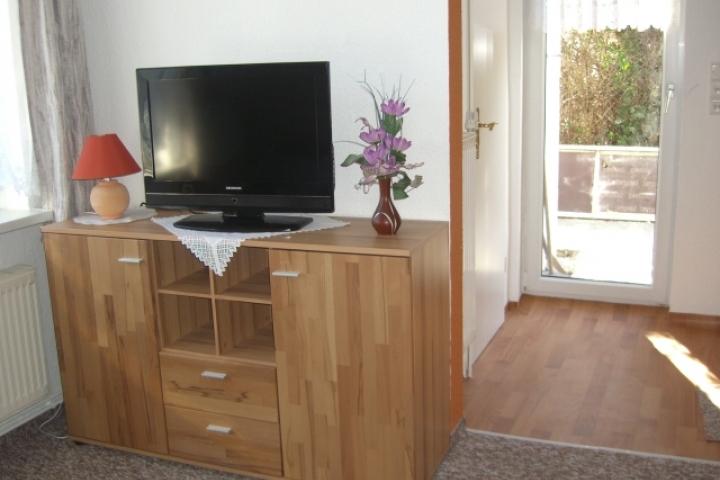 Wohnzimmer mit Blick zur Terrasse