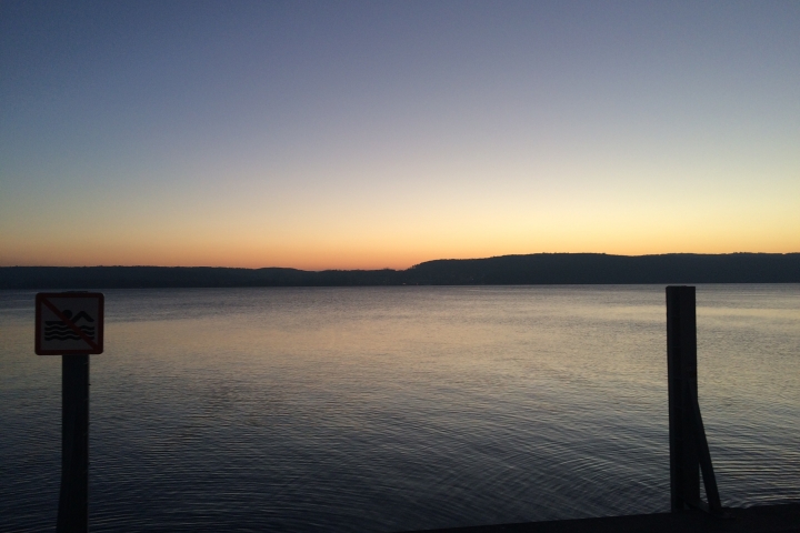 ... Abendstimmung im Dezember, Blick von der Uferpromenade...
