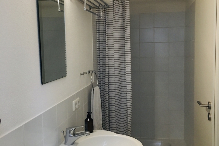 Bad mit Dusche und WC in