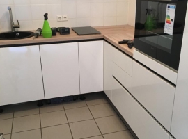 Kleine und gut ausgestattete separate Küche in „Fewo29“
