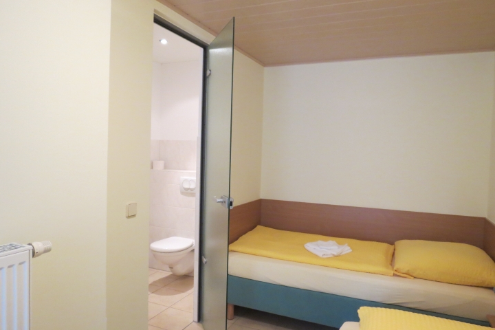 2.Schlafzimmer mit separatem WC