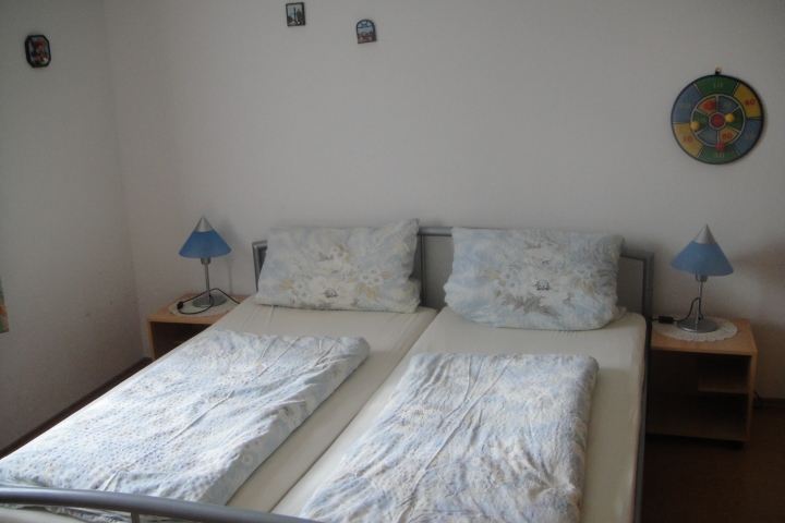 Schlafzimmer 2