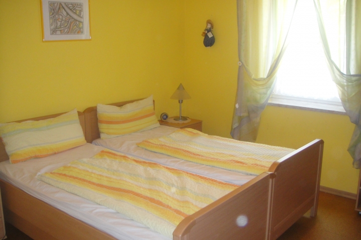 Schlafzimmer 2