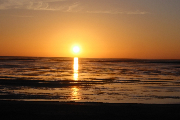 erleben Sie schöne Sonnenuntergänge am Meer