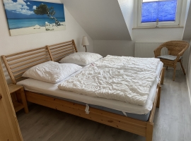 Schlafzimmer mit Doppelbett