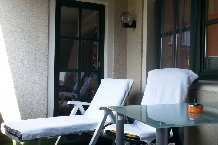 Geräumige windgeschützte Loggia mit Nachmittagssonne ©