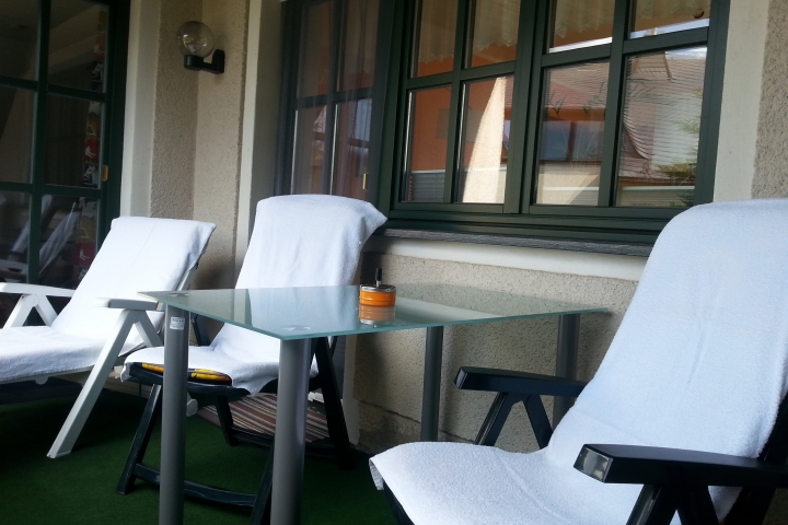 Loggia mit Zugang aus dem Wohnzimmer und aus dem 2.Schlafraum ©