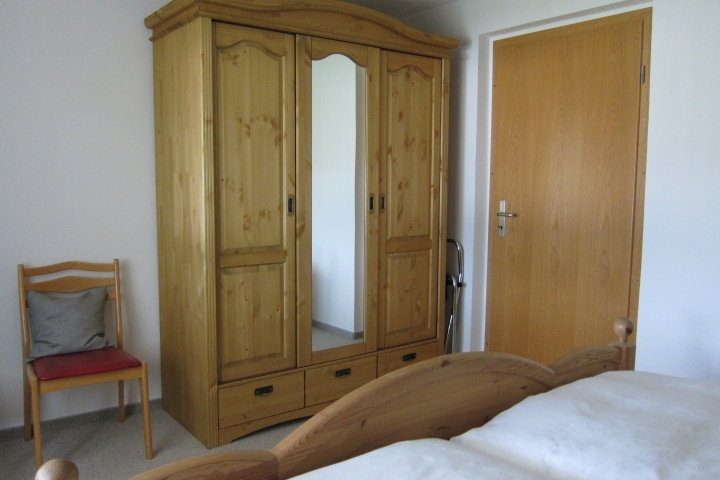 Schlafzimmer großer Kleiderschrank