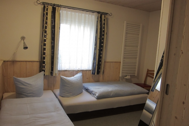 2. Schlafzimmer mit eigener Dusche