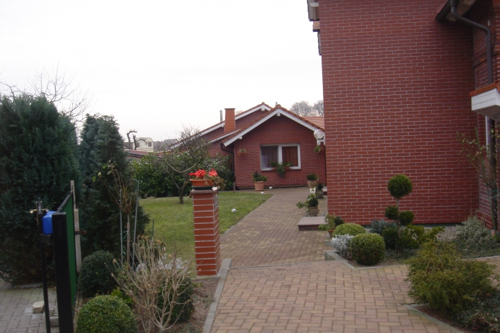 Der Weg vom Parkplatz zu den Appartments