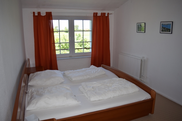 Schlafzimmer mit Doppelbett