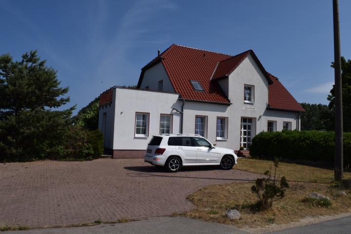 Schwalbenhof Ferienwohnungen | Haupthaus in der Strassenansicht
