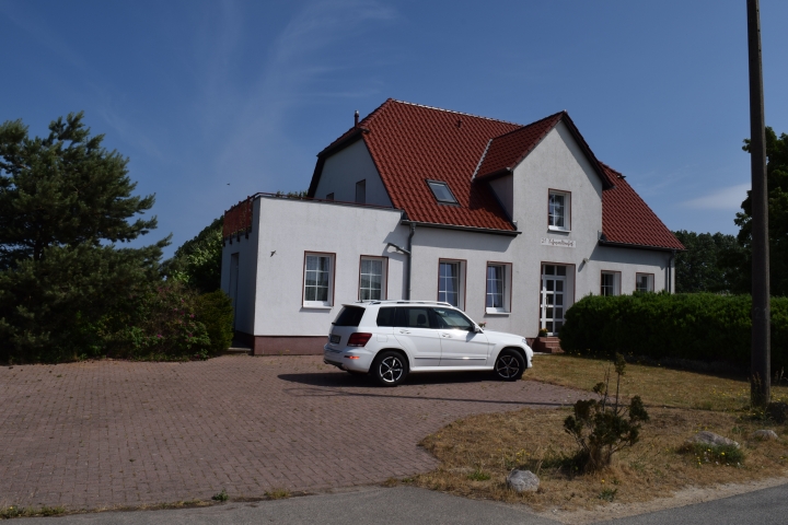 Haupthaus in der Strassenansicht