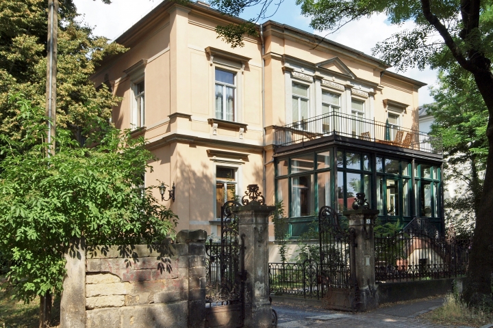 Villa Haniel, Straßenansicht