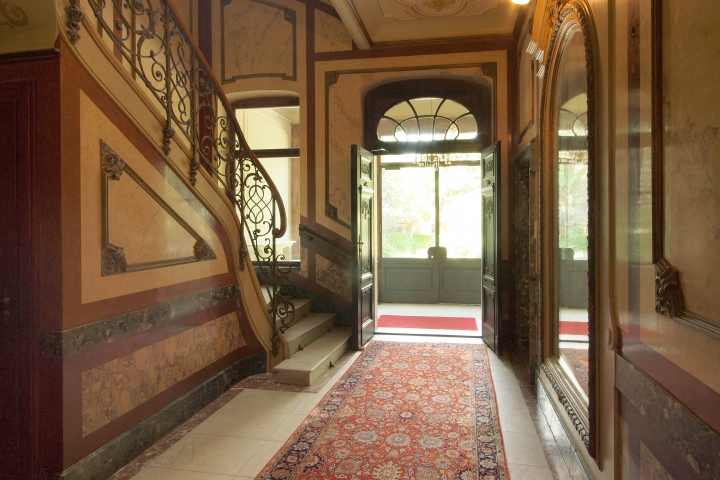 Villa Haniel, Entrée mit Treppenhaus