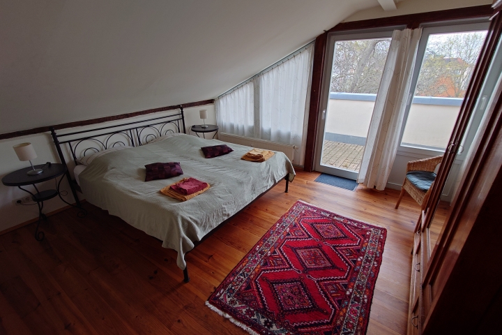 Schlafraum mit Balkon
