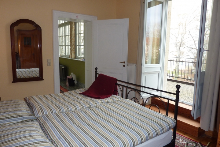 Schlafzimmer mit Balkon