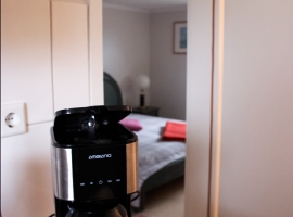 Blick ins Schlafzimmer 1