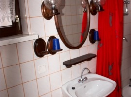 Bad mit Dusche 1 