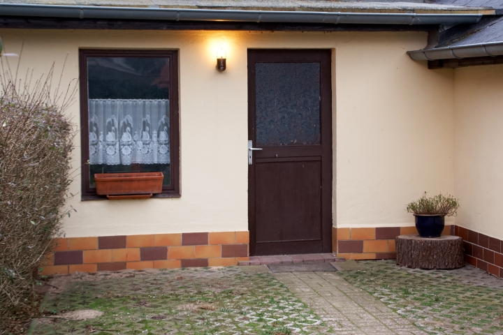 Wohnung A wie Ahab. Eingang vom Hof. 