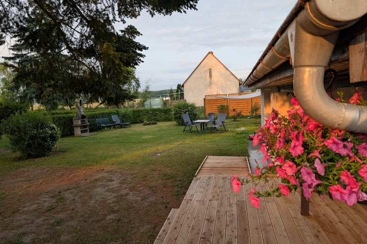 Die Rampe zur Terrasse ermöglicht einen rollstuhlgerechten Zugang vom Hof über Garage und Garten in die Ferienwohung
