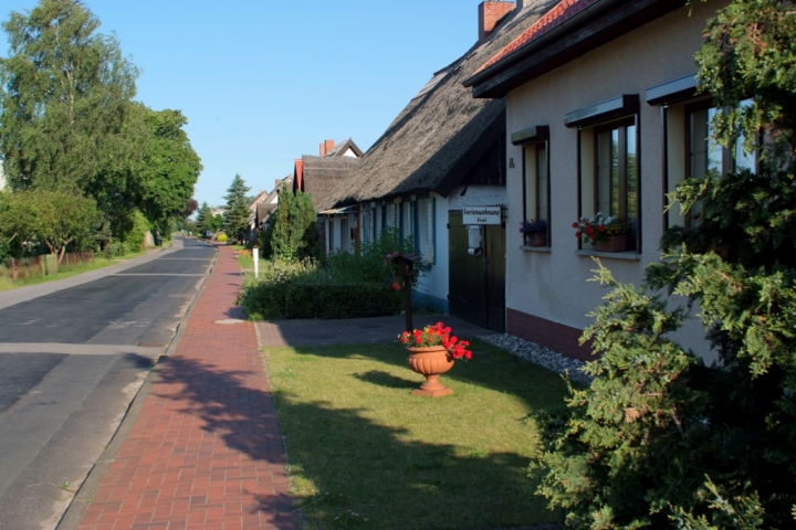 Zugang zum Grundstück. Die Ferienwohnungen sind im rückwärtigen Hofgebäude.