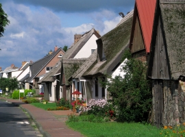 Ulrichshorst ist ein ruhiges Dörfchen. Nur eine Straße, größtenteils einseitig bebaut. 