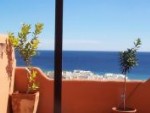 Blick von der Terrase auf das offene Meer mit Panorama-Sicht bis nach Estepona