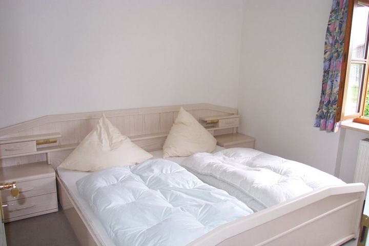 Das Schlafzimmer mit Doppelbetten in der Größe 2x 2,o x 1,0 m
