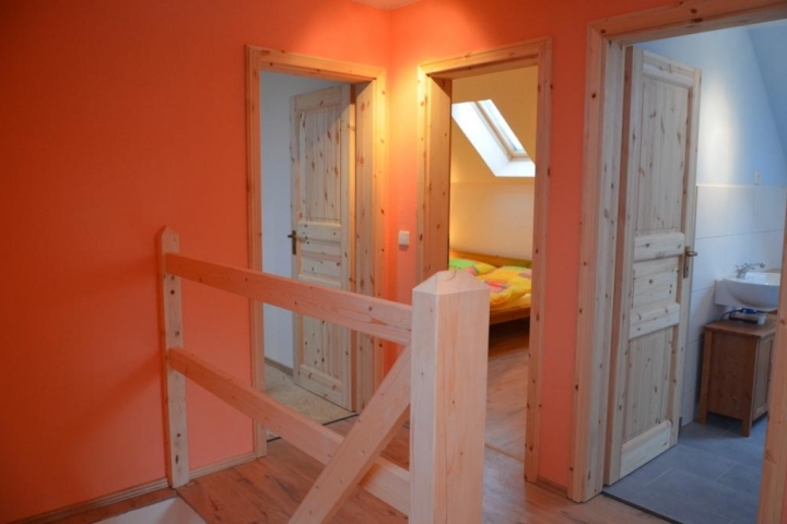 Obergeschoß mit Schlafzimmern und 1 Badezimmer