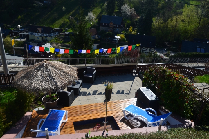 . Die zweite Terrasse mit Außendusche (Kalt - Warm) sowie Gartenmöbel und Liegen stehen allen unseren Urlaubern im Haus 1 und 2 zur Verfügung!