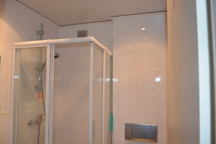 Badezimmer mit WC.