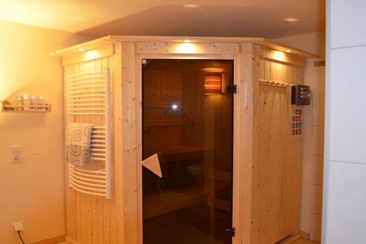 Ferienhaus am Bärenstein für 2 bis 8 Personen. 3 getr. Schlafzimmer. Mit Sauna.