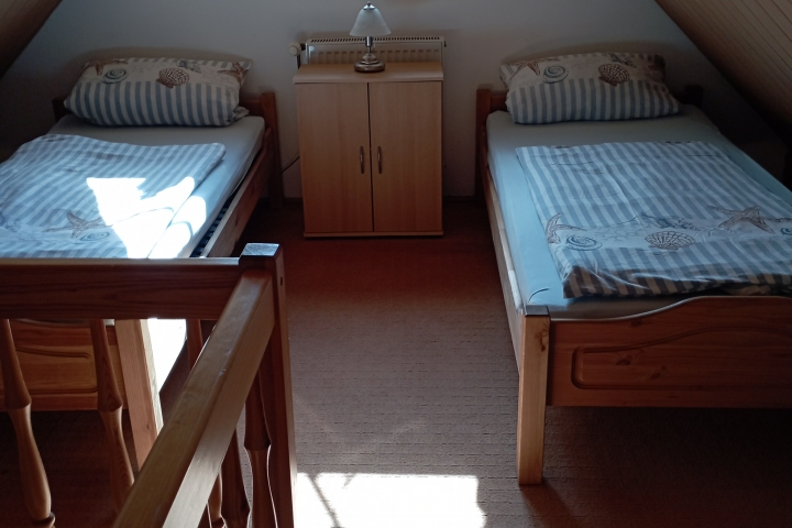 3. Schlafzimmer im Spitzboden mit 2 Einzelbetten