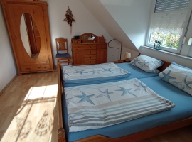 Schlafzimmer mit Doppelbett