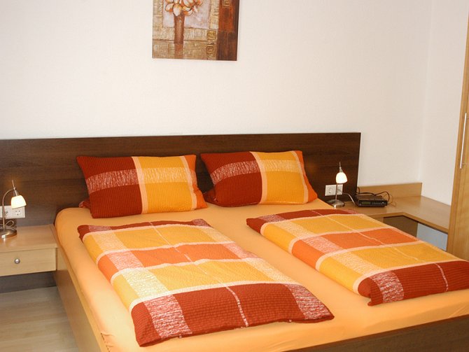 Ferienhaus - Haus Niedermättle | Schlafzimmer 1 mit Doppelbett im Ferienhaus.